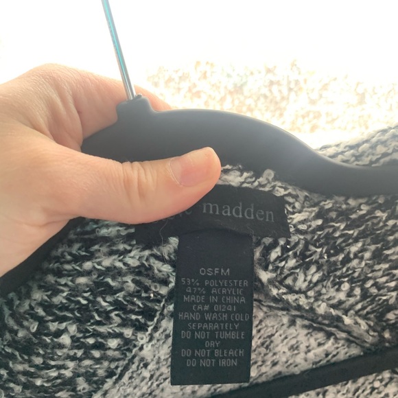 Steve Madden Cape - Picture 3 of 4